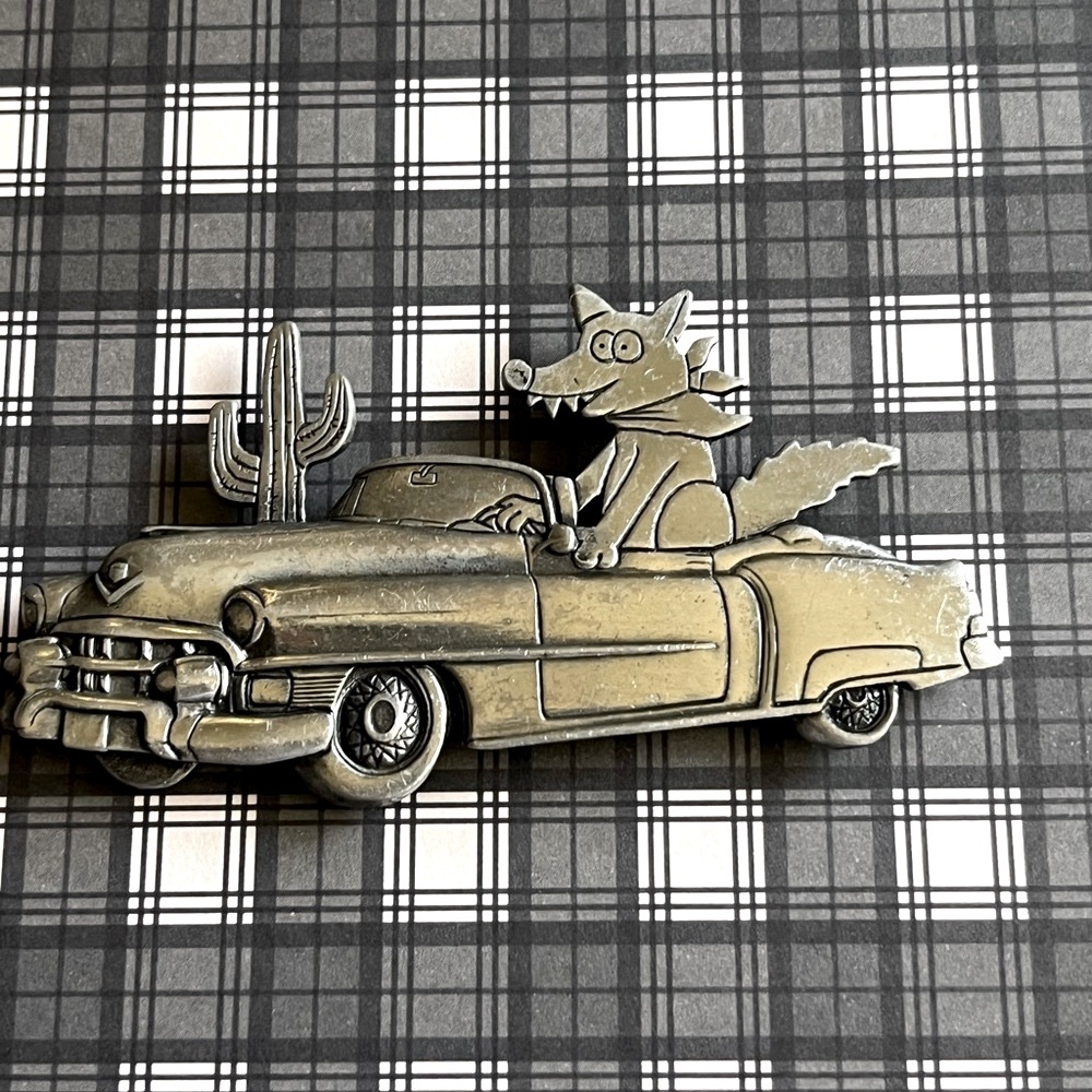 JJ Brooch ~ Coyote Silver tone Brooch Pin